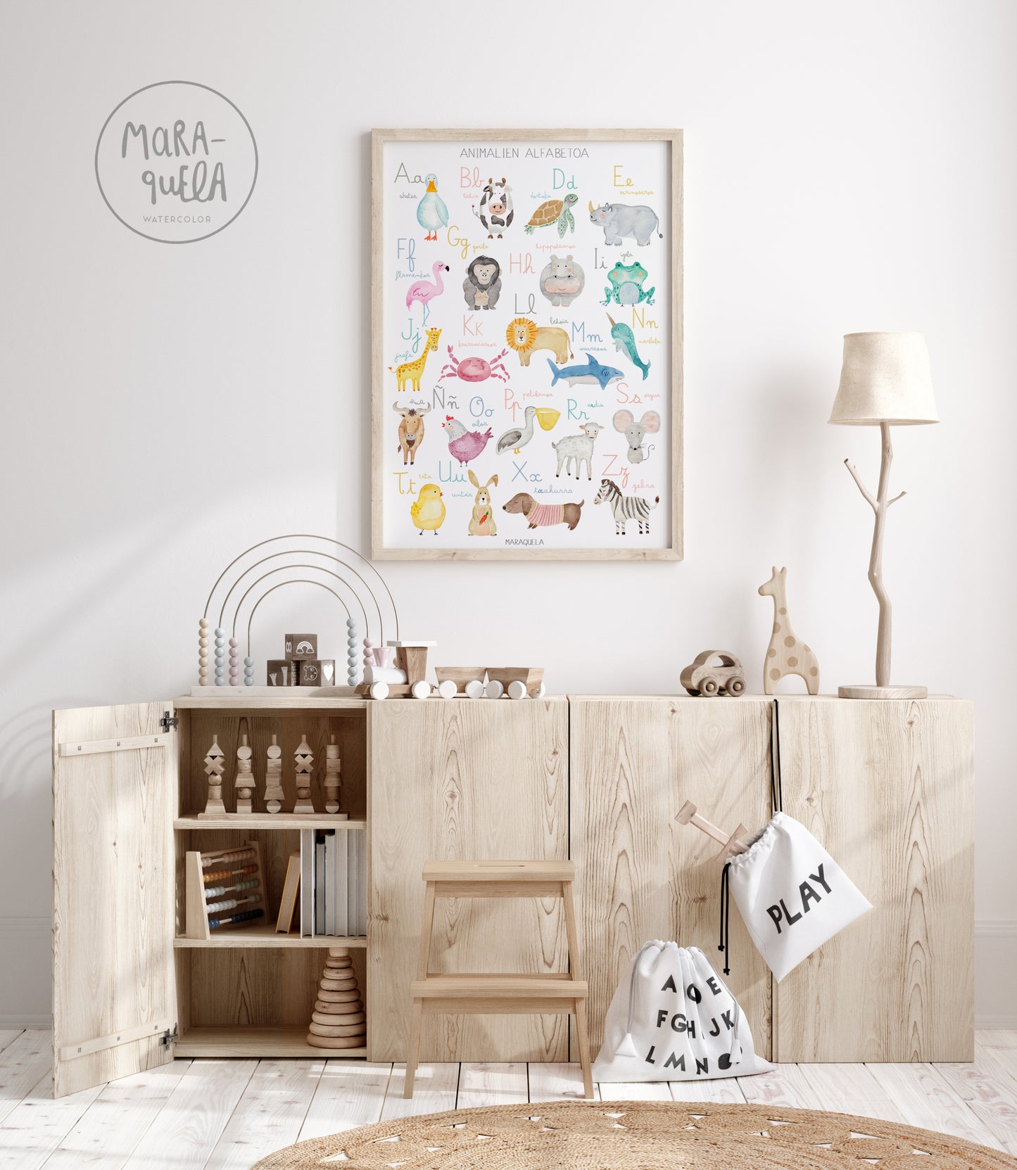 habitación infantil con cuadro del alfabeto en euskera