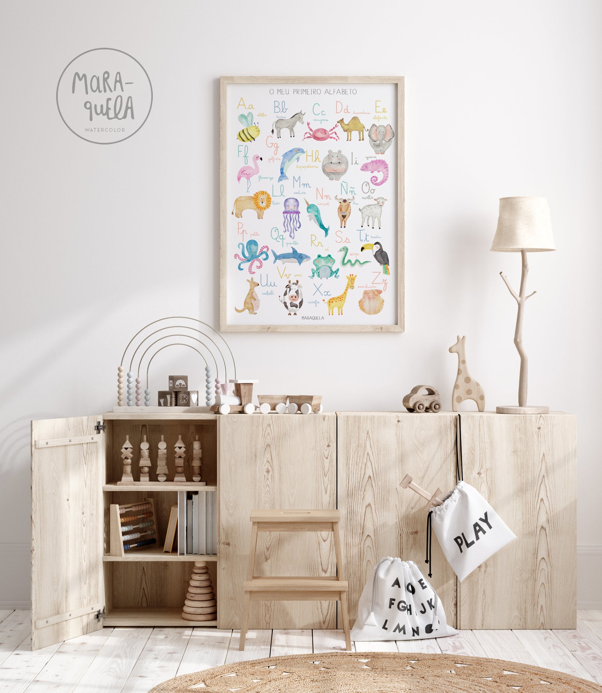 cuadro en habitación infantil del abecedario gallego